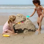 Quut. Φτυάρι-σίτα-μπαλάκι για παιχνίδι στην άμμο Banana Blue (γαλάζιο)QU172970 - Image 2