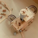 LITTLE DUTCH. Ξύλινο γκαράζ παιχνιδιού FSC - Image 3